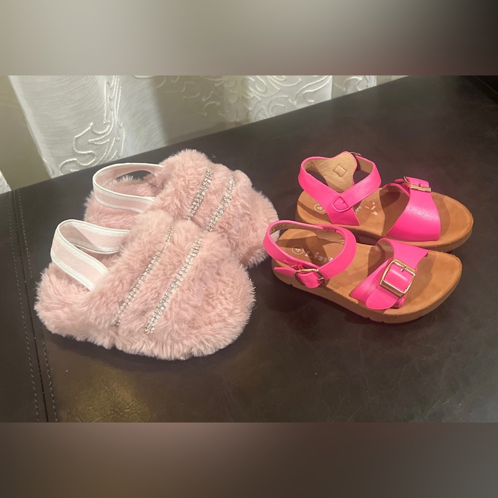 Toddler Pink puffy slippers and sandals size 4